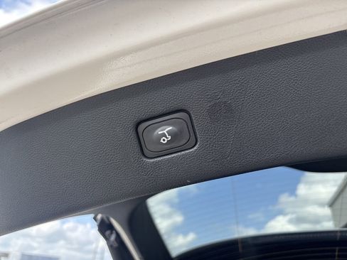 Used 2022 Ford Edge ST-Line image 31