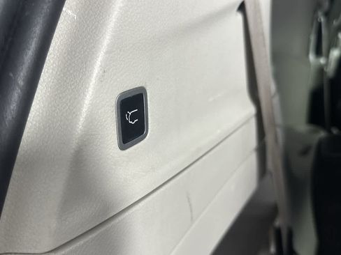 Used 2022 Chrysler Pacifica Touring-L FWD image 30