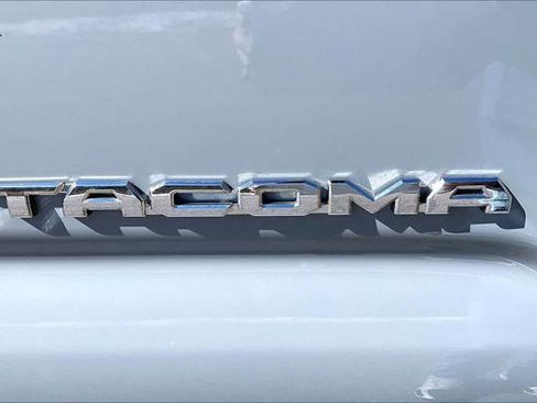 Certified 2019 Toyota Tacoma TRD Sport image 33