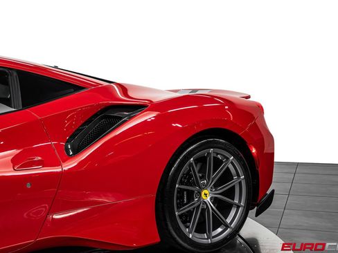 Used 2019 Ferrari 488 Pista Coupe RWD image 19