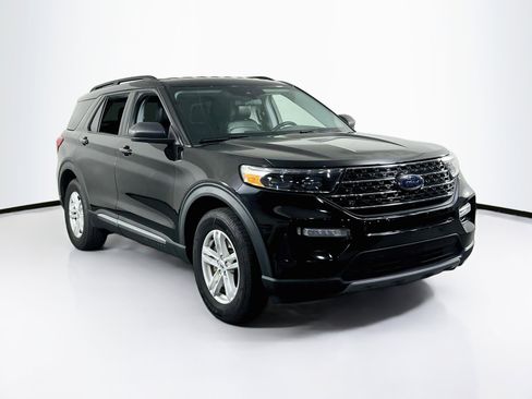 Used 2021 Ford Explorer XLT w/ Equipment Group 202A AWD/4WD image 3