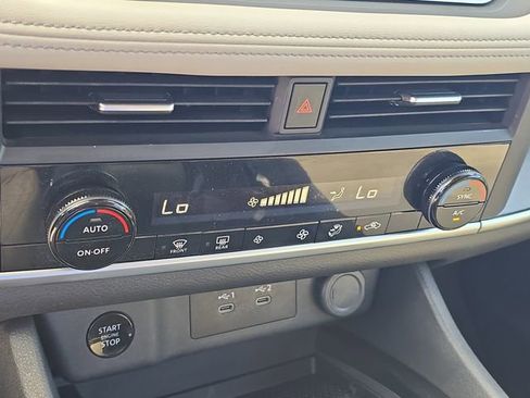 Certified 2025 Nissan Rogue SV FWD image 25