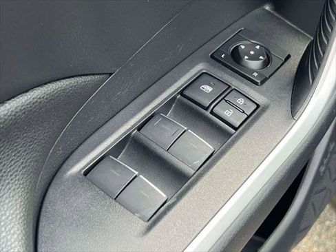 Used 2023 Toyota RAV4 SE image 15