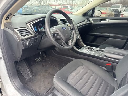 Used 2020 Ford Fusion SE image 11