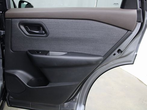 Used 2023 Nissan Rogue S image 21