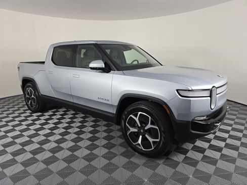 Used 2024 Rivian R1T Adventure image 7