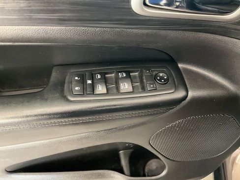 Used 2019 Jeep Grand Cherokee Laredo AWD/4WD image 5