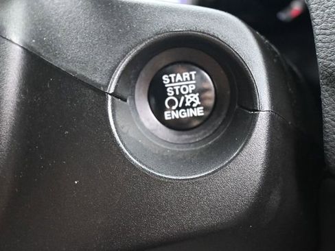 Used 2018 Jeep Compass Latitude FWD image 23