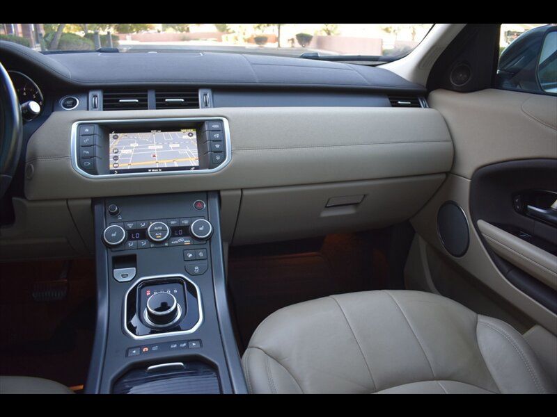 Used 2018 Land Rover Range Rover Evoque SE AWD/4WD image 30