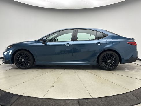 Used 2025 Toyota Camry SE w/ Convenience Package image 2