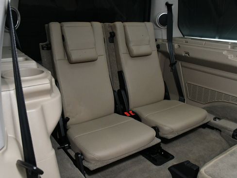 Used 2016 Land Rover LR4 HSE image 37