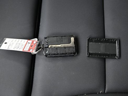 Used 2025 Volvo EX40 Core image 10