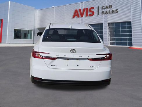 Used 2025 Toyota Camry LE image 5