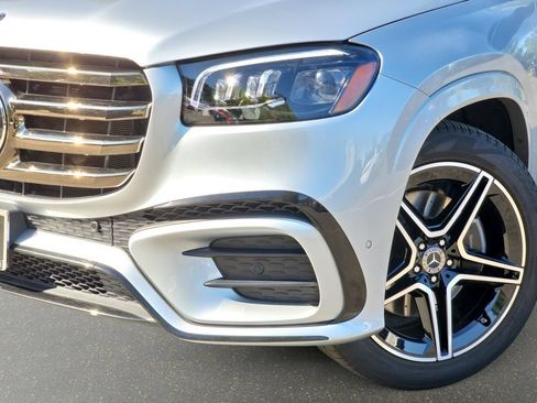 Used 2025 Mercedes-Benz GLS 450 4MATIC w/ AMG Line Exterior image 36