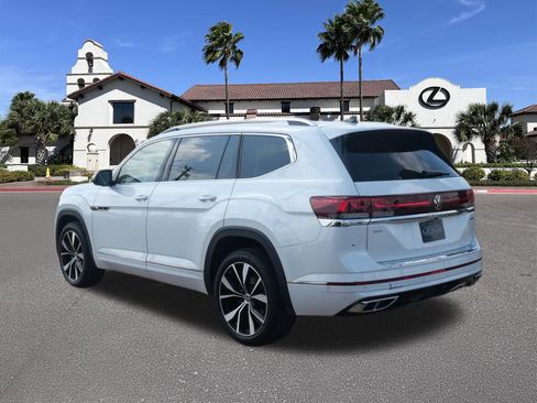 Used 2024 Volkswagen Atlas SEL Premium R-Line image 4