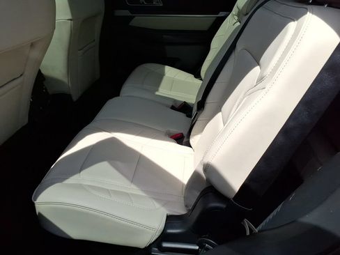 Certified 2019 Ford Explorer Limited w/ Limited Luxury Package AWD/4WD image 8