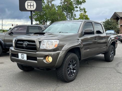 Used 2010 Toyota Tacoma 4x4 Double Cab image 1