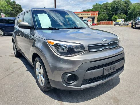 Used 2017 Kia Soul FWD image 1