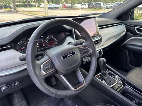 Used 2025 Jeep Compass Limited AWD/4WD image 33