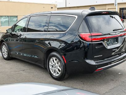 Used 2024 Chrysler Pacifica Touring-L