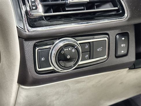 Used 2020 Lincoln Navigator Black Label w/ Cargo Convenience Package image 16