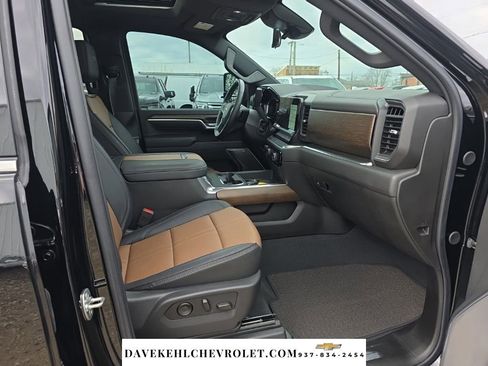 Used 2025 Chevrolet Silverado 3500 High Country w/ High Country Premium Package image 31