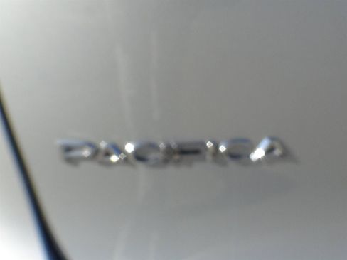 Used 2026 Chrysler Pacifica Limited FWD image 9