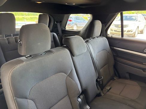 Used 2019 Ford Explorer XLT AWD/4WD image 17