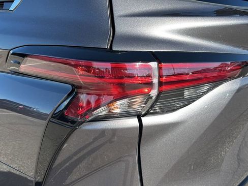 Used 2021 Toyota Sienna Platinum FWD image 11