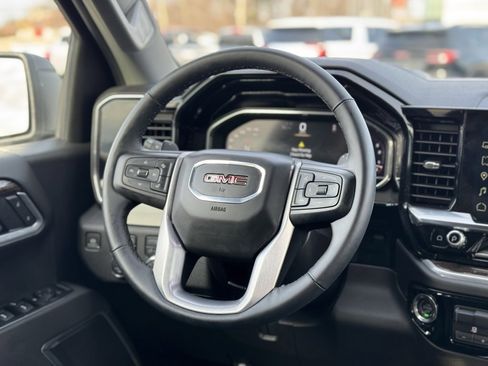Used 2025 GMC Sierra 1500 Elevation image 13