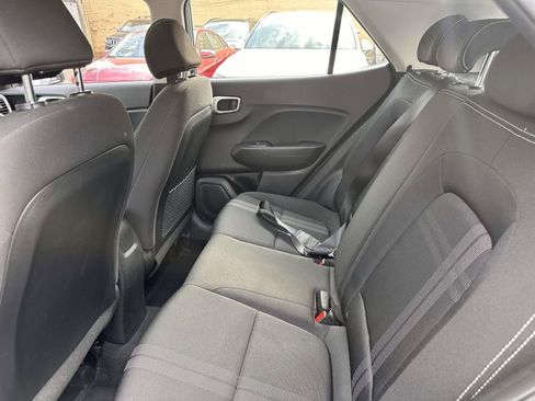 Used 2023 Hyundai Venue SEL FWD image 21