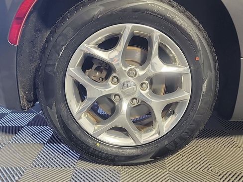 Used 2019 Chrysler Pacifica Limited FWD image 4