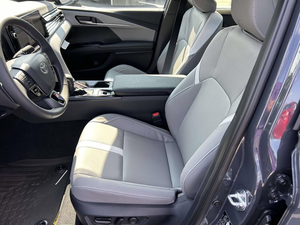 New 2026 Toyota Camry Hybrid FWD image 14
