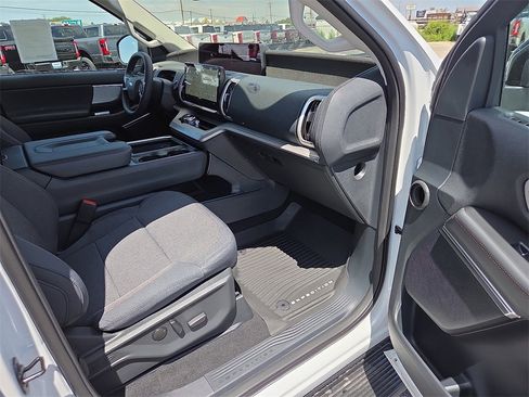 New 2025 Ford Expedition Max Active image 12