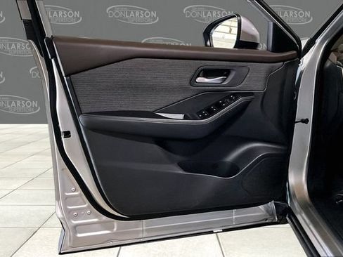 Used 2023 Nissan Rogue SV AWD/4WD image 11