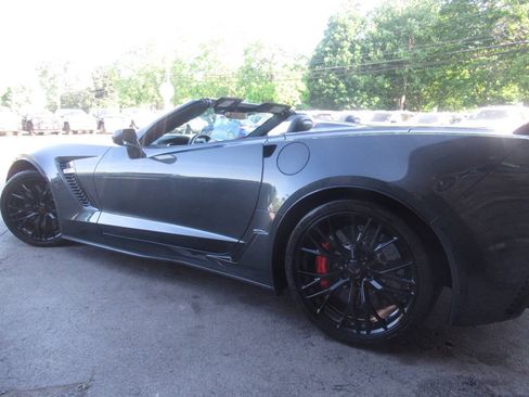 Used 2019 Chevrolet Corvette Z06 w/ Z07 Performance Package RWD image 18