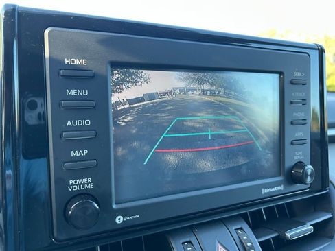 Used 2021 Toyota RAV4 XLE Premium image 18