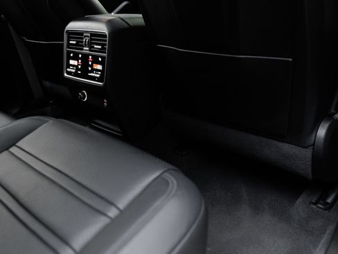 Certified 2023 Porsche Cayenne Platinum Edition AWD/4WD image 33