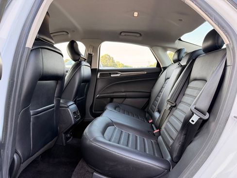 Used 2018 Ford Fusion SE w/ Equipment Group 602A FWD image 14