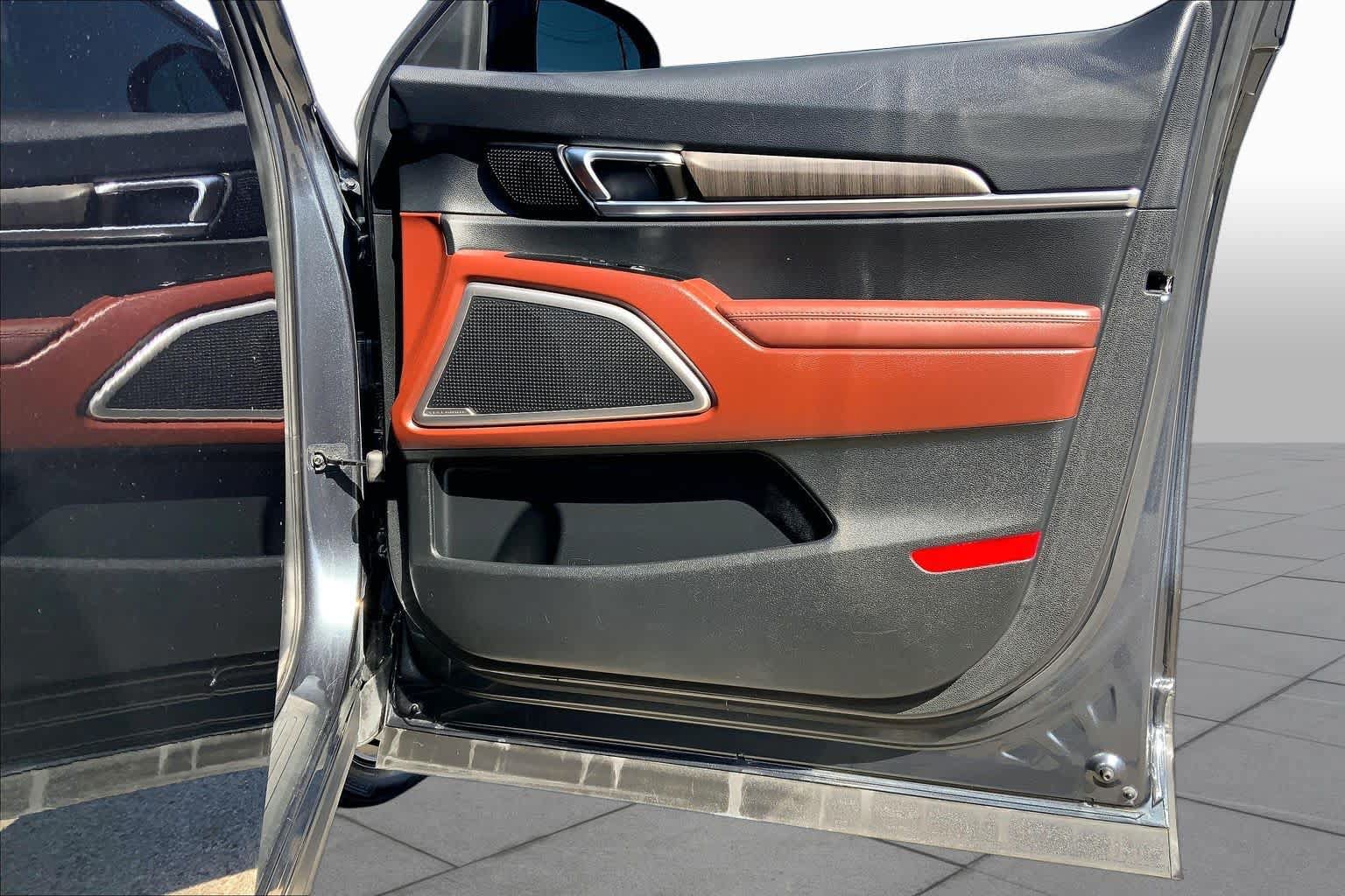 Used 2024 Kia Telluride EX w/ EX Captain's Chair Package FWD image 19