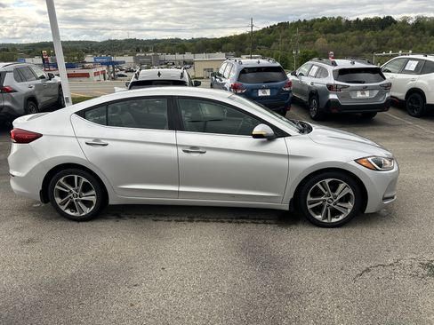 Used 2017 Hyundai Elantra Limited FWD image 4