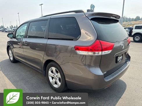 Used 2014 Toyota Sienna LE FWD image 4