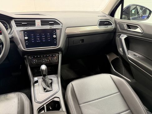 Used 2021 Volkswagen Tiguan SE FWD image 41