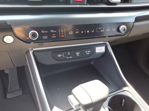 New 2026 Kia Carnival FWD image 23