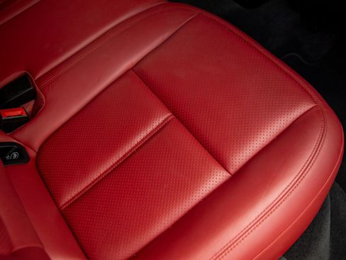 Certified 2020 Porsche Macan image 41