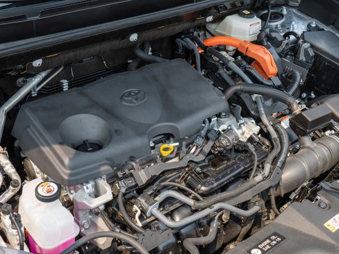 Used 2023 Toyota RAV4 SE w/ Convenience Package image 21