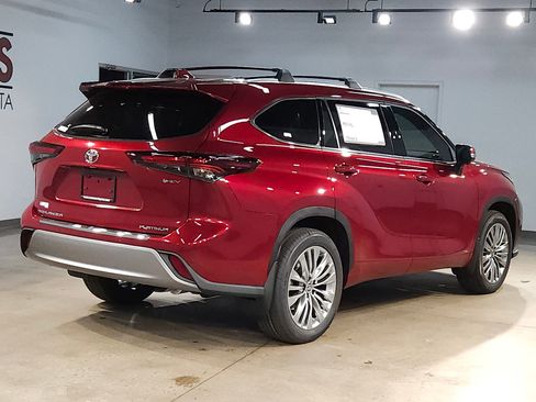 New 2026 Toyota Highlander Platinum AWD/4WD image 7
