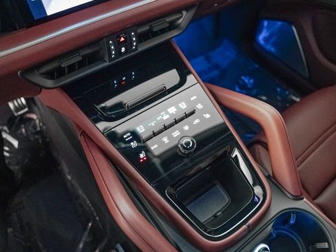 New 2026 Porsche Cayenne Turbo image 20