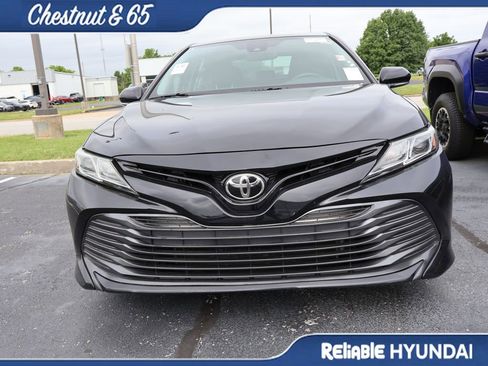 Used 2019 Toyota Camry LE w/ Convenience Package FWD image 5