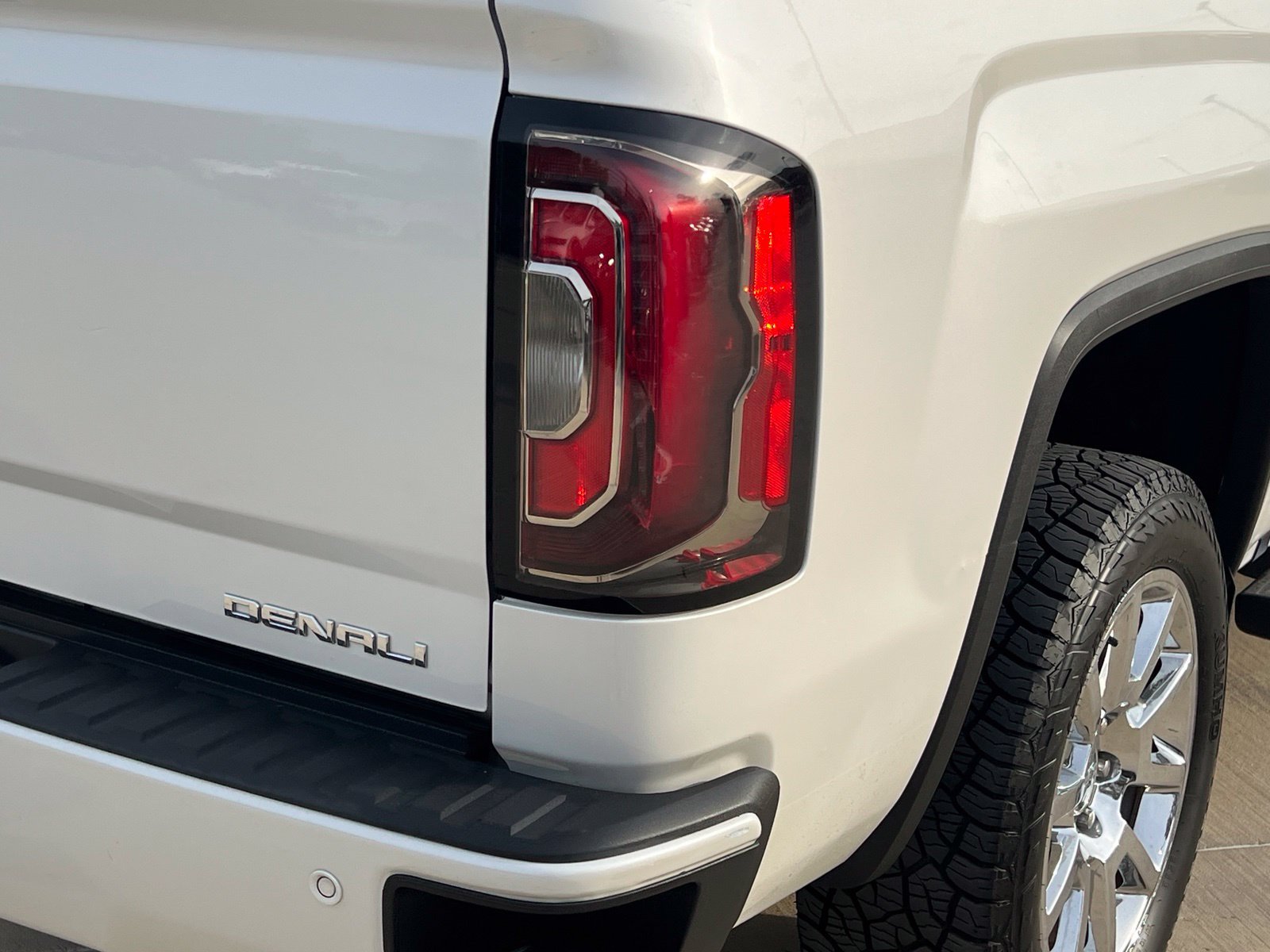 Used 2018 GMC Sierra 1500 Denali AWD/4WD image 14